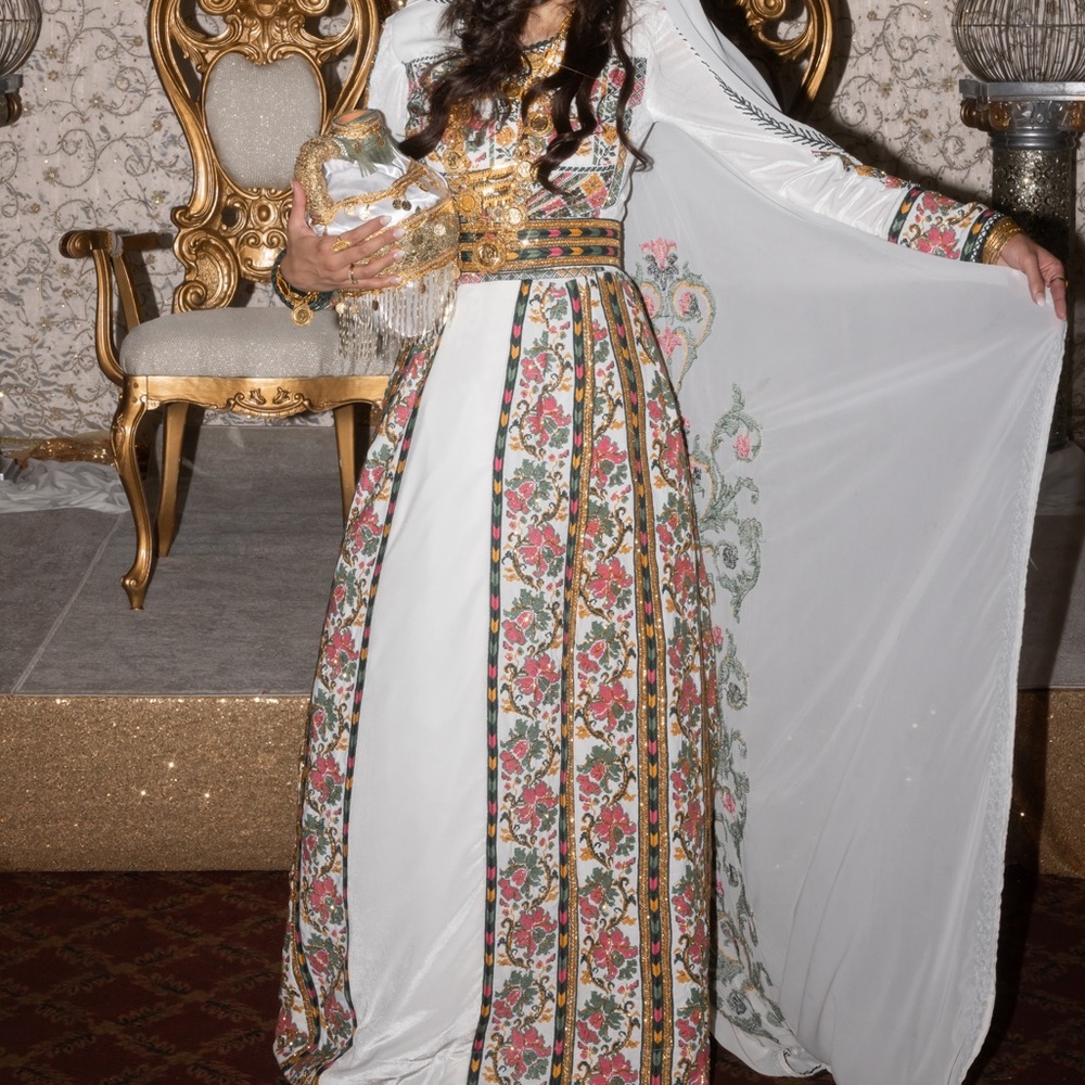 Palestinian Henna Thobe